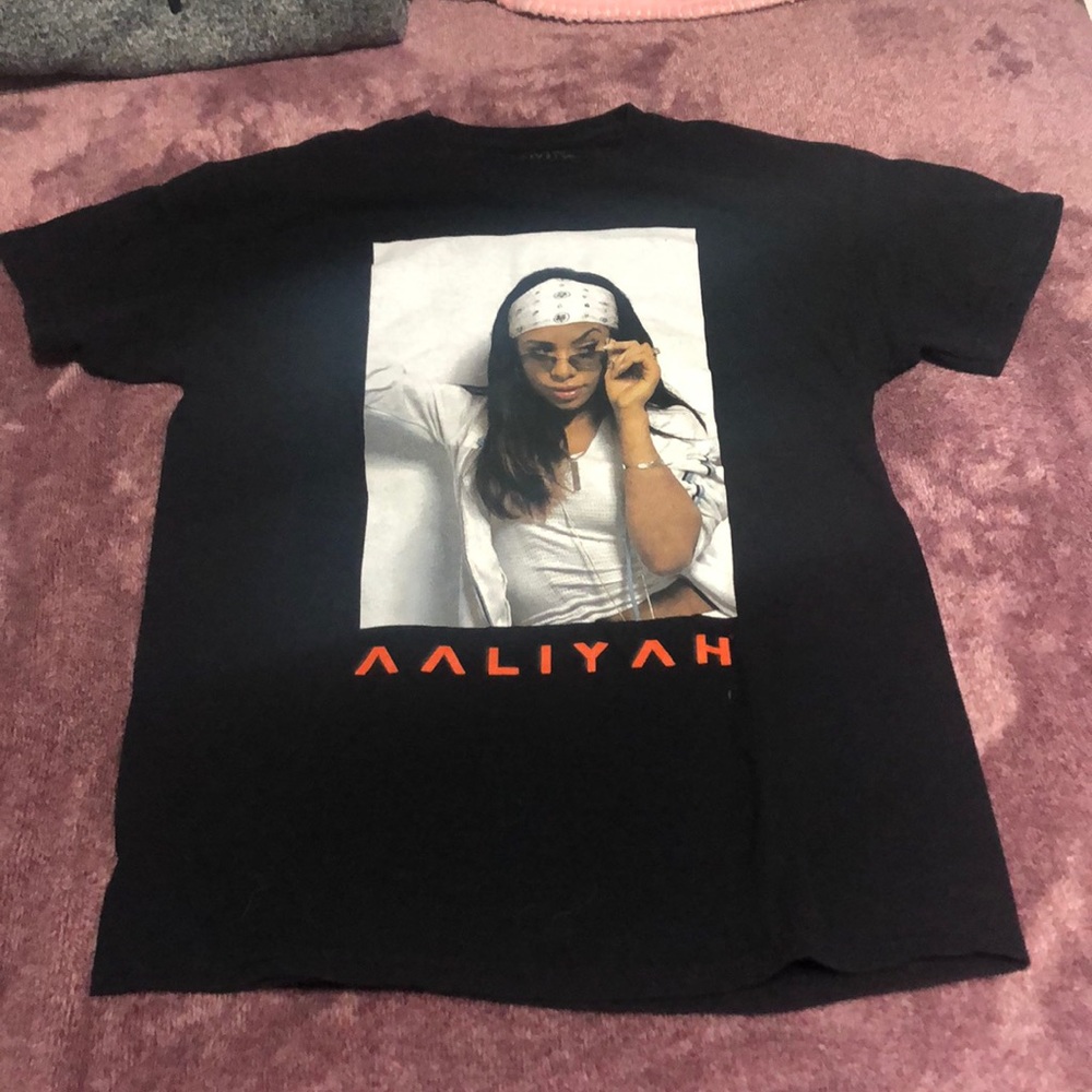 aaliyah black short sleeve size medium